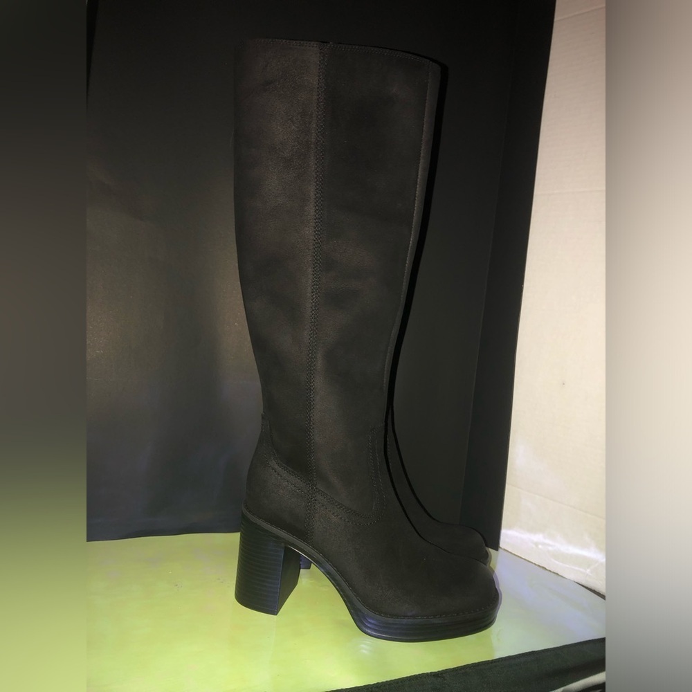 Chelsea & Violet Black Boots size 6 NWT - Picture 3 of 11